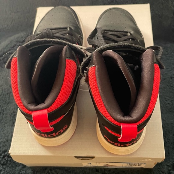 Adidas Unisex-Child Postmove Mid Basketball Shoe - Picture 3 of 5